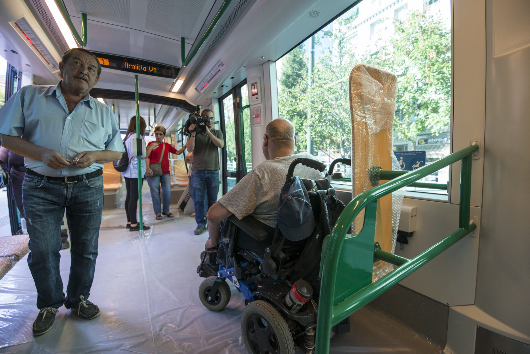 personas mayores metro Granada